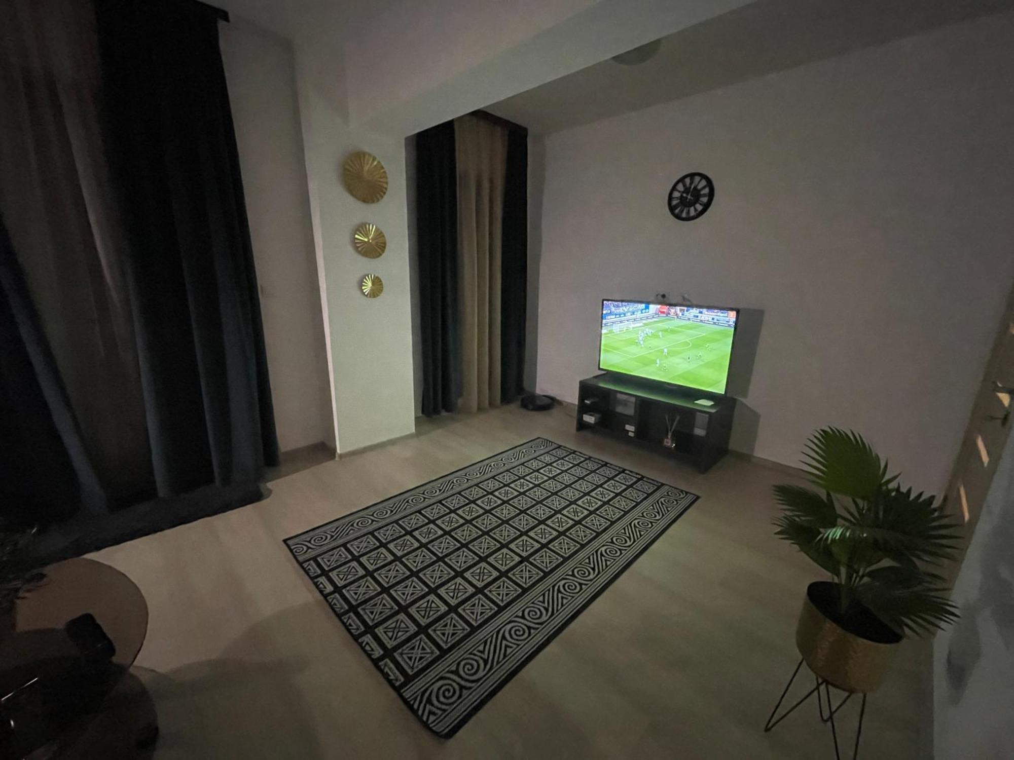 Urban Nest- Apartament Cu 2 Camere, Aproape De Iulius Mall ヤシ エクステリア 写真